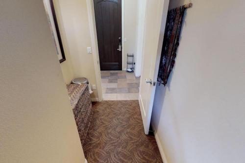 LV003 Upstairs LV Studio with a Fountain View — 4-Star Luxury Hotel in La Quinta, United States