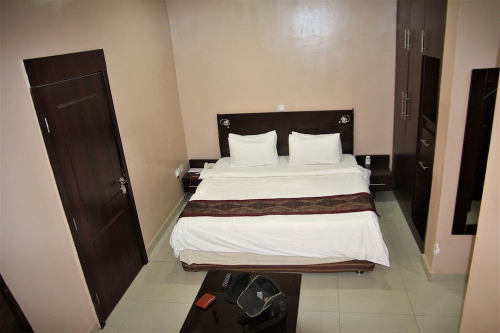 Silk Suites — Jos — photo 5