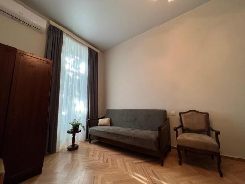 Lola Apartments