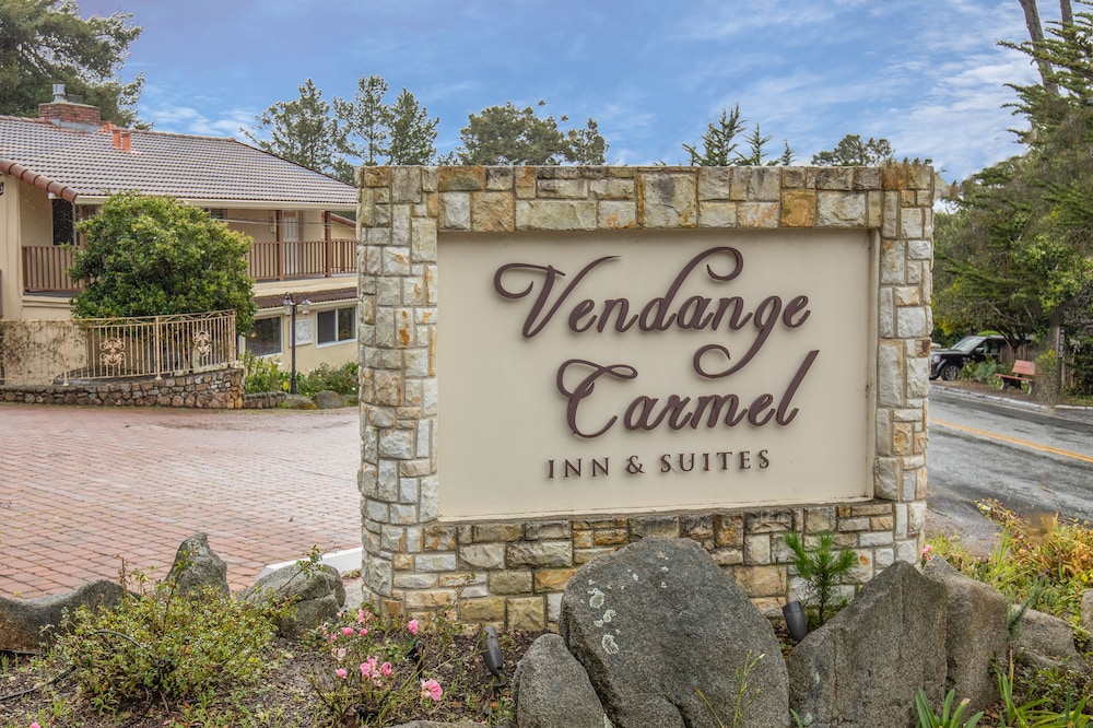 Vendange Carmel Inn & Suites - photo 39