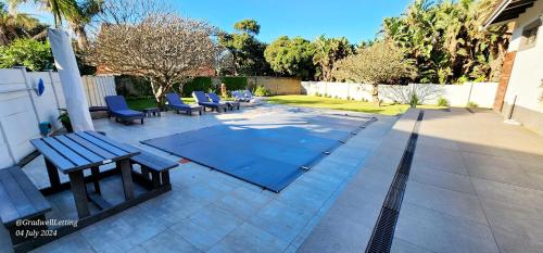 Shad Shack Sleeps 10 — 4-Star Luxury Hotel in Margate, South Africa
