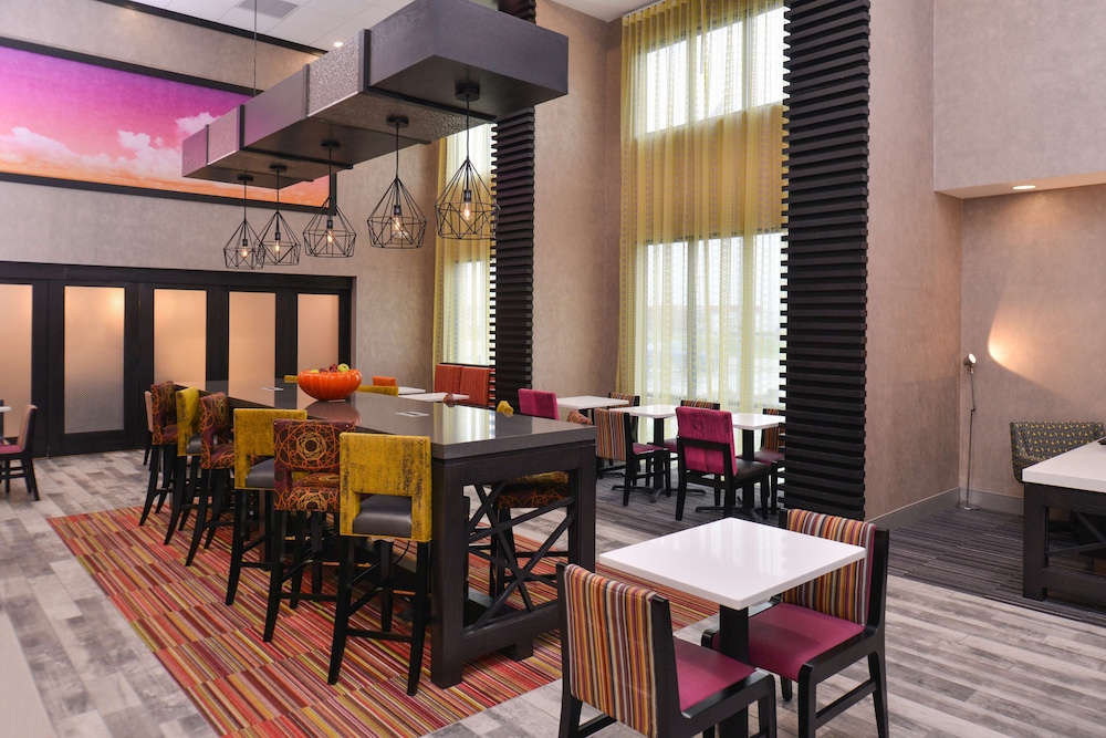 Hampton Inn & Suites Ames - photo 2