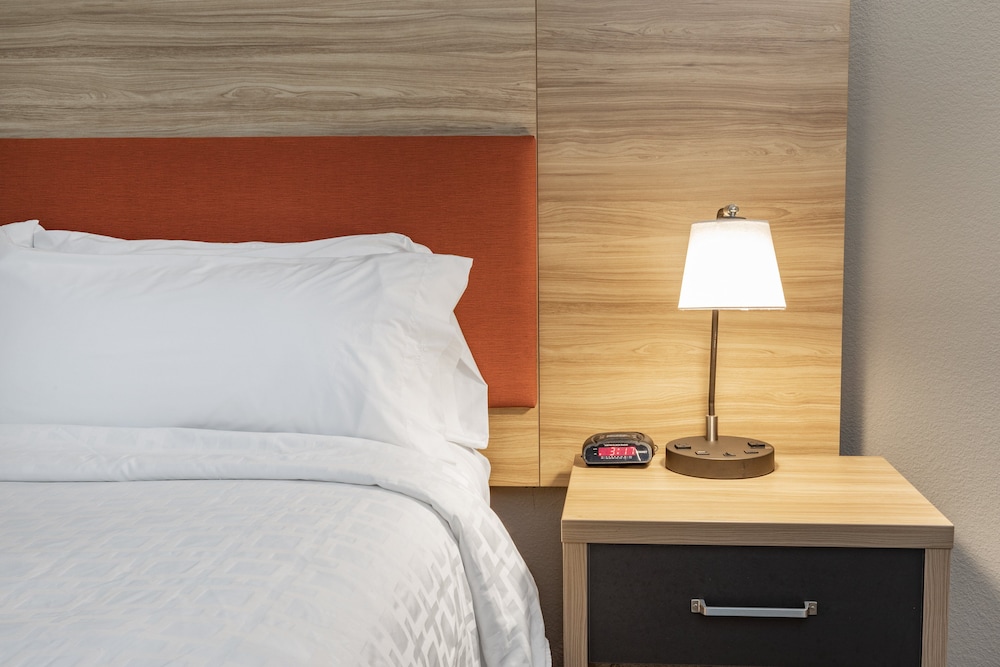 Candlewood Suites Mount Pleasant by IHG - photo 17