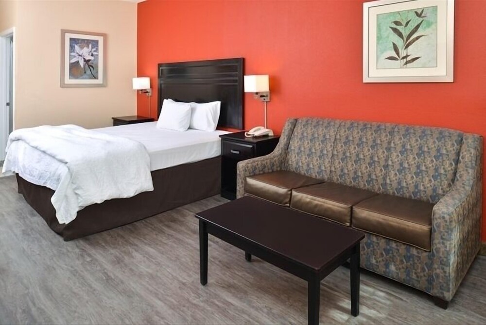 La Bonita Inn And Suites - photo 15