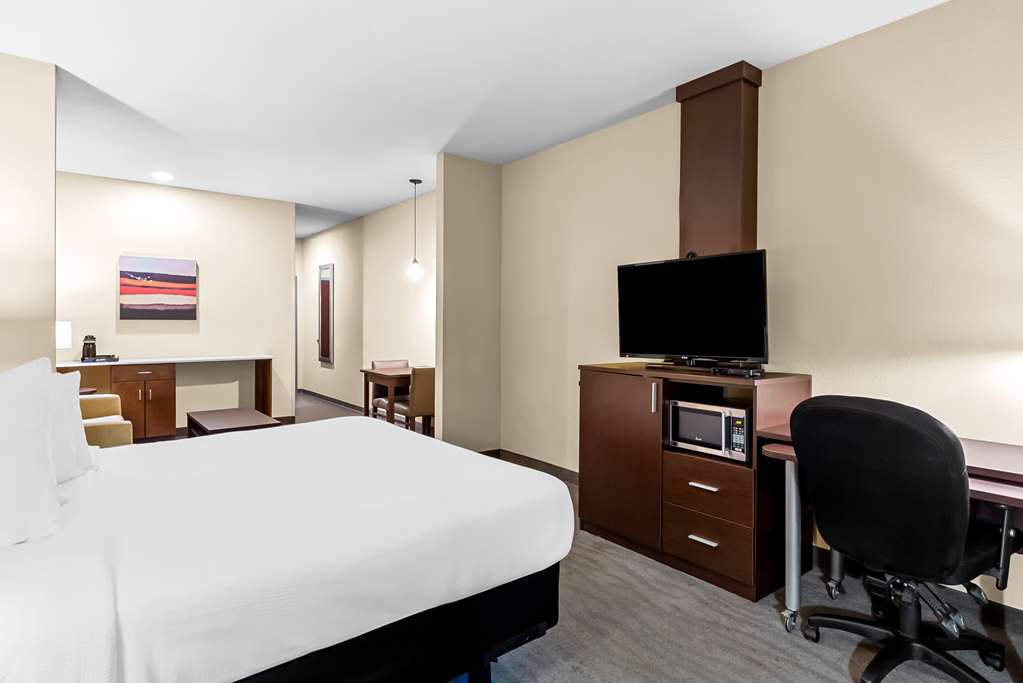 Best Western St. Louis Airport North Hotel & Suites - photo 19