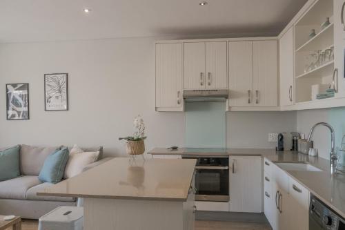 Coastal City Vibes Stylish 2 Bedroom