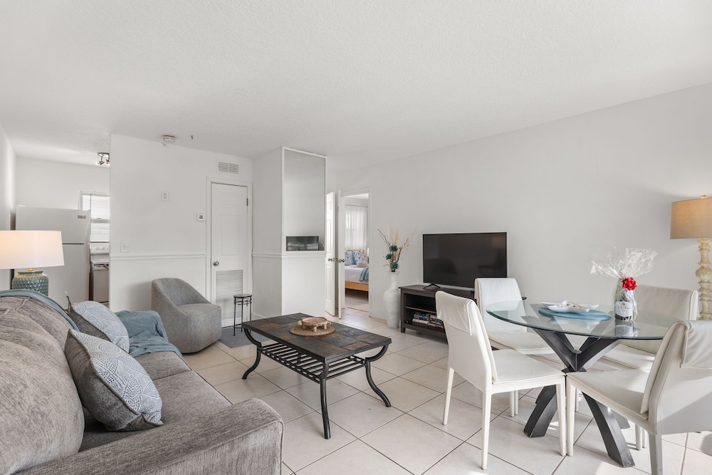 Costa Este Pompano Beach - carbon neutral hotel in Pompano Beach