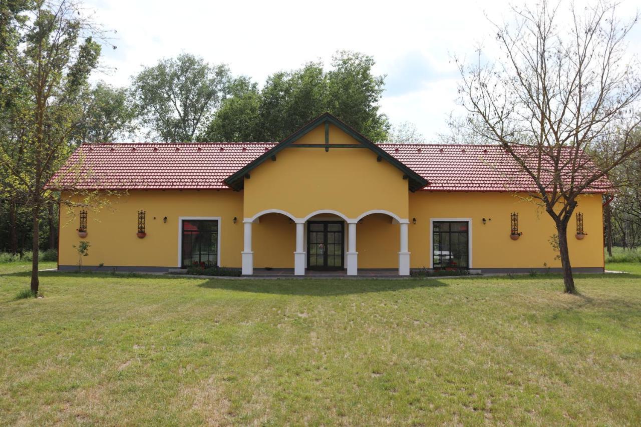Zöld Tanya Vendégház és Rendezvényközpont — 4-Star Luxury Hotel in Kiskunmajsa, Hungary