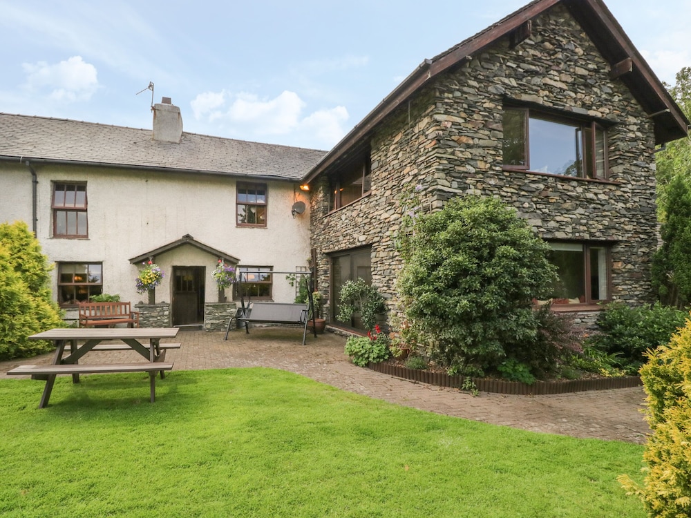 1 Cherry Tree Cottage — 4-Star Luxury Hotel in Millom, United Kingdom