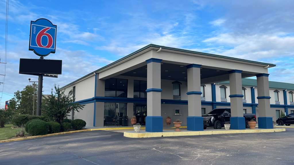 Motel 6 Canton MS - last minute hotel in Canton