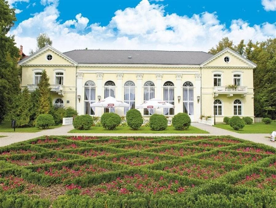 Uzdrowisko Cieplice Jelenia Góra Pawilon Edward in Jelenia Gora, Poland