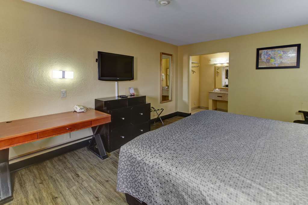 Econo Lodge Virginia Beach Town Center - photo 10