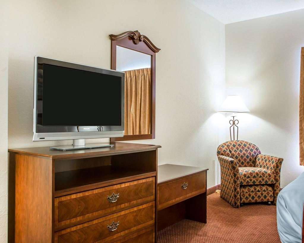 Comfort Suites Jefferson City - photo 25