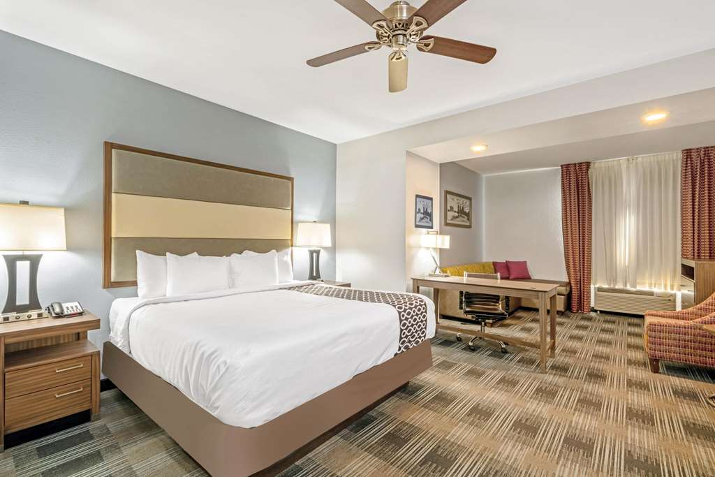 La Quinta Inn & Suites by Wyndham Guthrie - photo 23