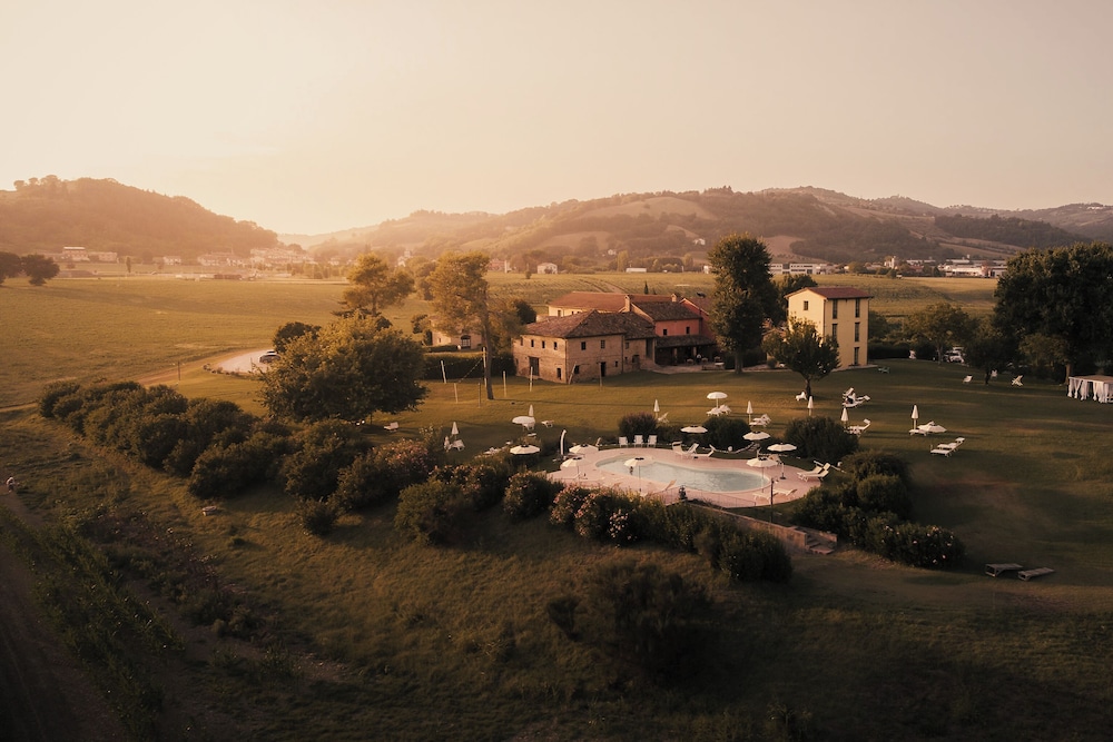 Ca' Virginia Guest House — 4-Star Luxury Hotel in Montecalvo In Foglia, Italy