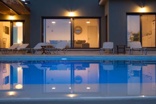 Villa Atokos — 4-Star Luxury Hotel in Vasiliki, Greece