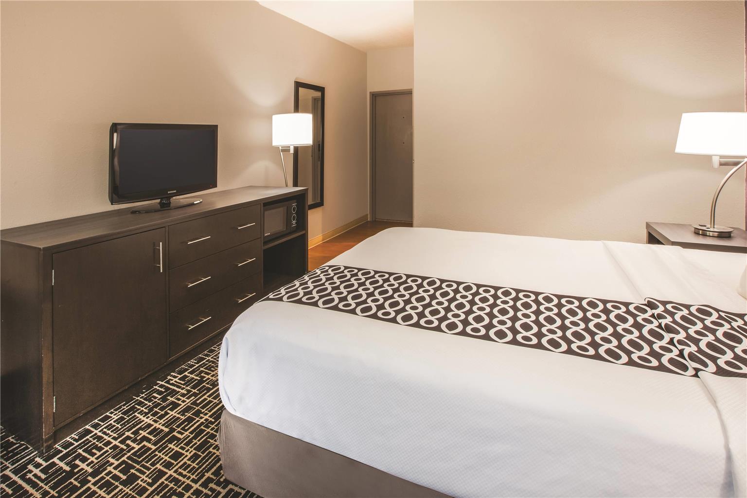 La Quinta Inn by Wyndham Indianapolis North at Pyramids - photo 24