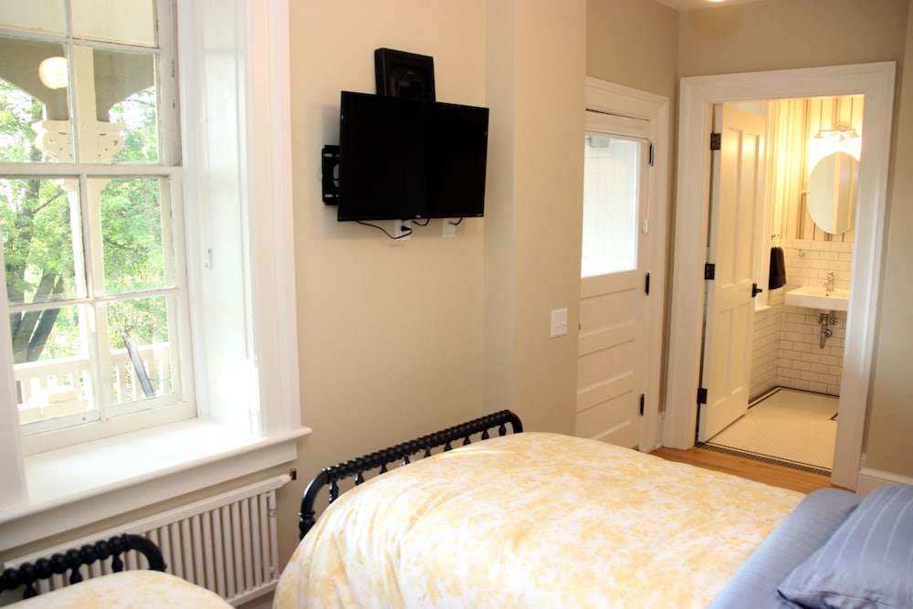 Governor's Mansion Inn and Cafe - photo 4