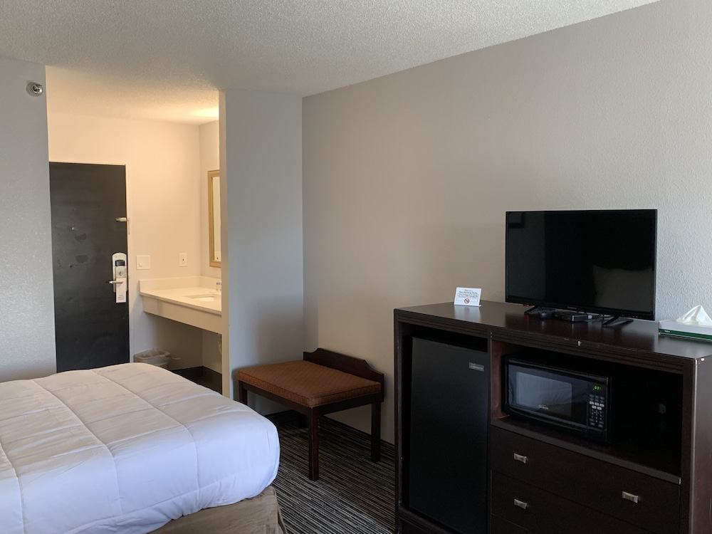 Howard Johnson East Syracuse - photo 8