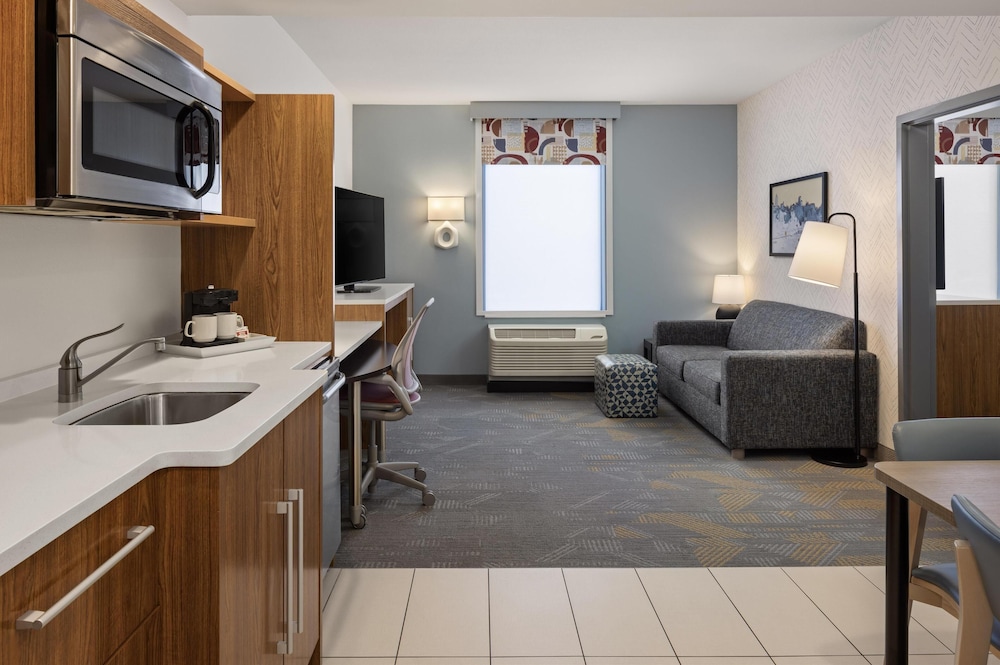 Home2 Suites by Hilton Roseville Minneapolis - photo 16