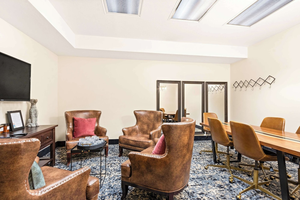 Hampton Inn & Suites Phoenix Goodyear - photo 35