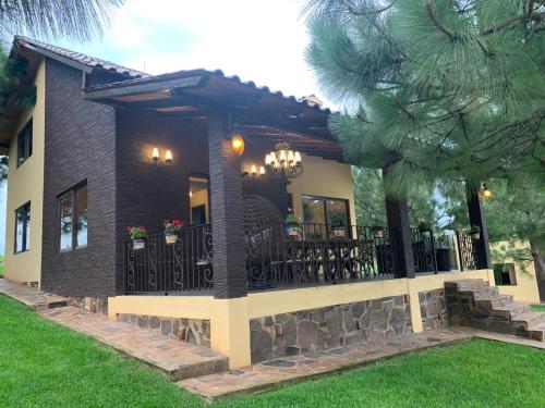 Cabaña No.6 Puerta del Bosque Mazamitla. in Mazamitla, Mexico