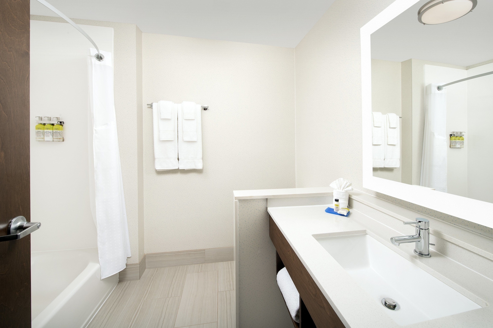 Holiday Inn Express & Suites Kingsland I 95 Naval Base Area by IHG - photo 125