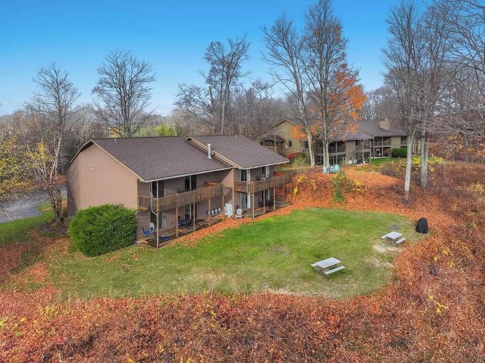 Torch Lake Vista A Ga Ming Golf Retreat 741 Unit 9B — hotel in Keewatin