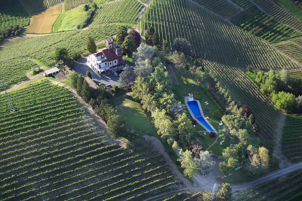 Villa Cornarea — 4-Star Luxury Hotel in Canale, Italy