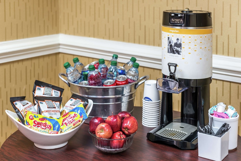 Hampton Inn Columbia Northeast Fort Jackson Area - photo 51
