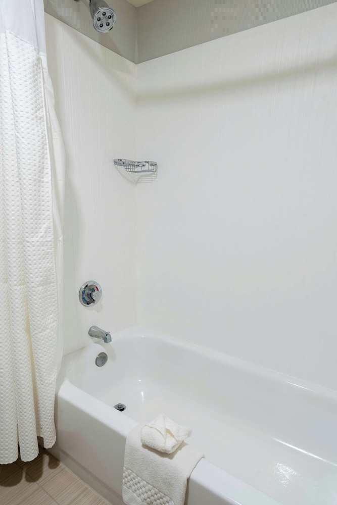 Courtyard by Marriott Cleveland Willoughby - photo 16
