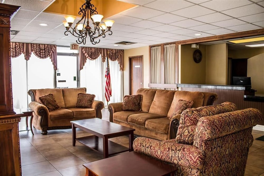 Baymont by Wyndham Youngstown - photo 2