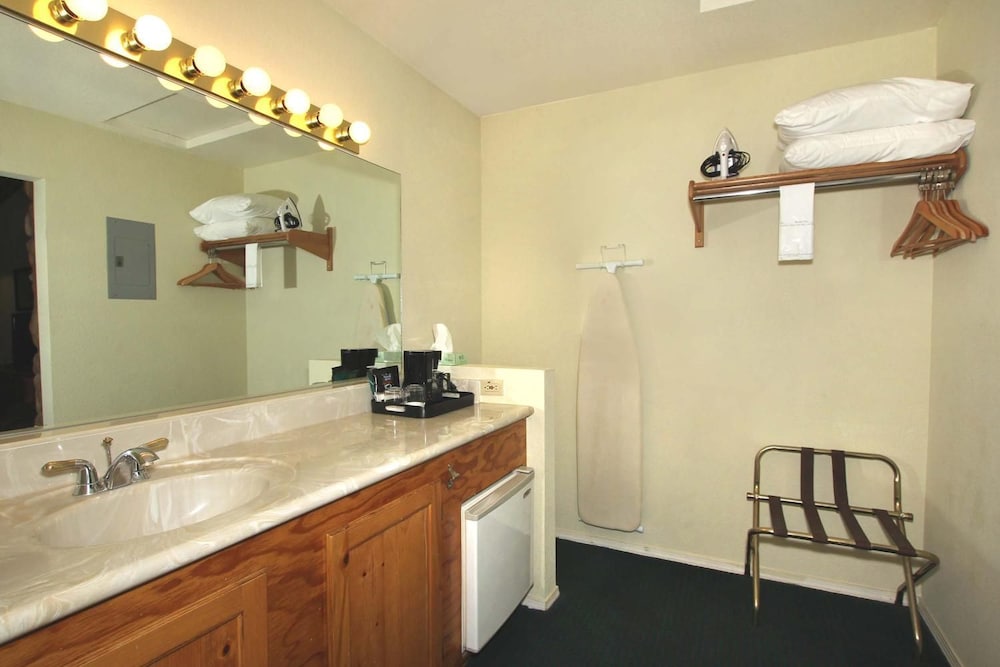 Majestic Mountain Inn - photo 36