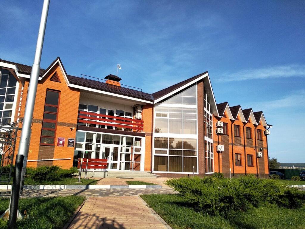 Gostevoi dom pri tserkvi Iisusa Khrista in Marks, Russia