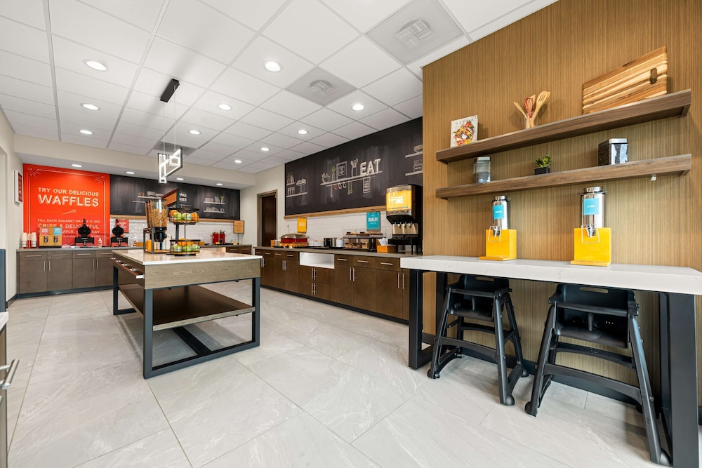 Hampton Inn and Suites Bessemer Birmingham - photo 29