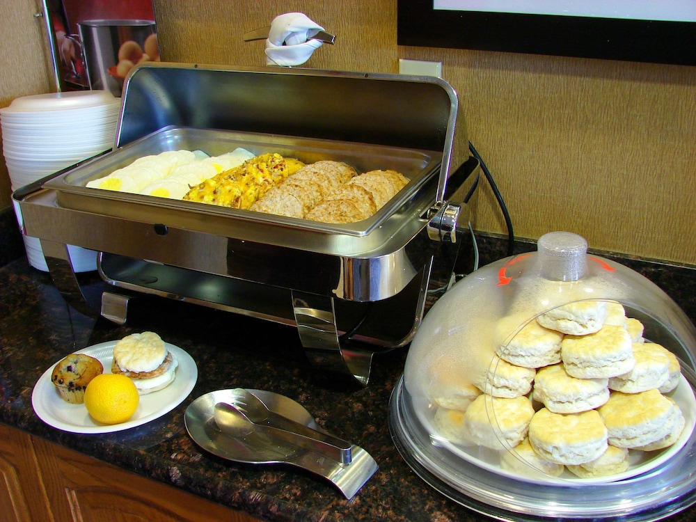 Hampton Inn Hutchinson - photo 69