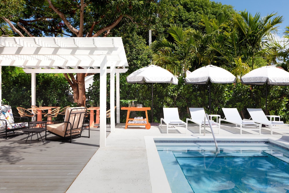 Ella’s Cottages Key West Historic Inns pet-friendly hotel Key West