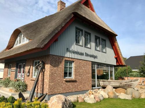Kontorhaus by Ferienhaus Strandgut — 4-Star Luxury Hotel in Born, Germany