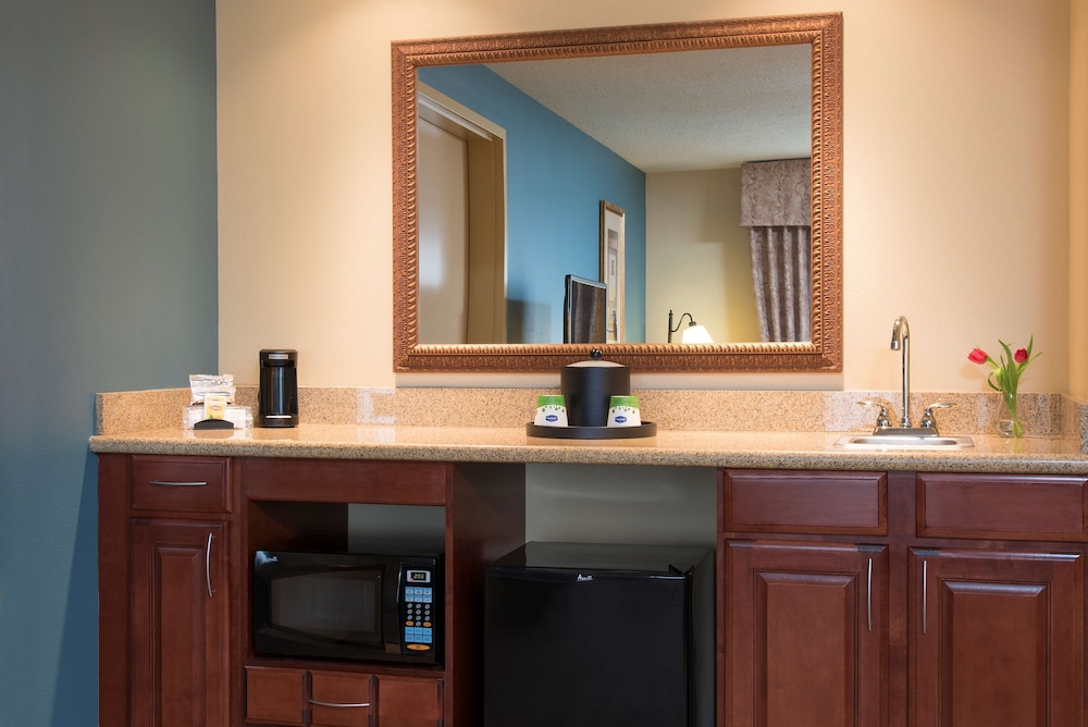 Hampton Inn & Suites Bloomington Normal - photo 10