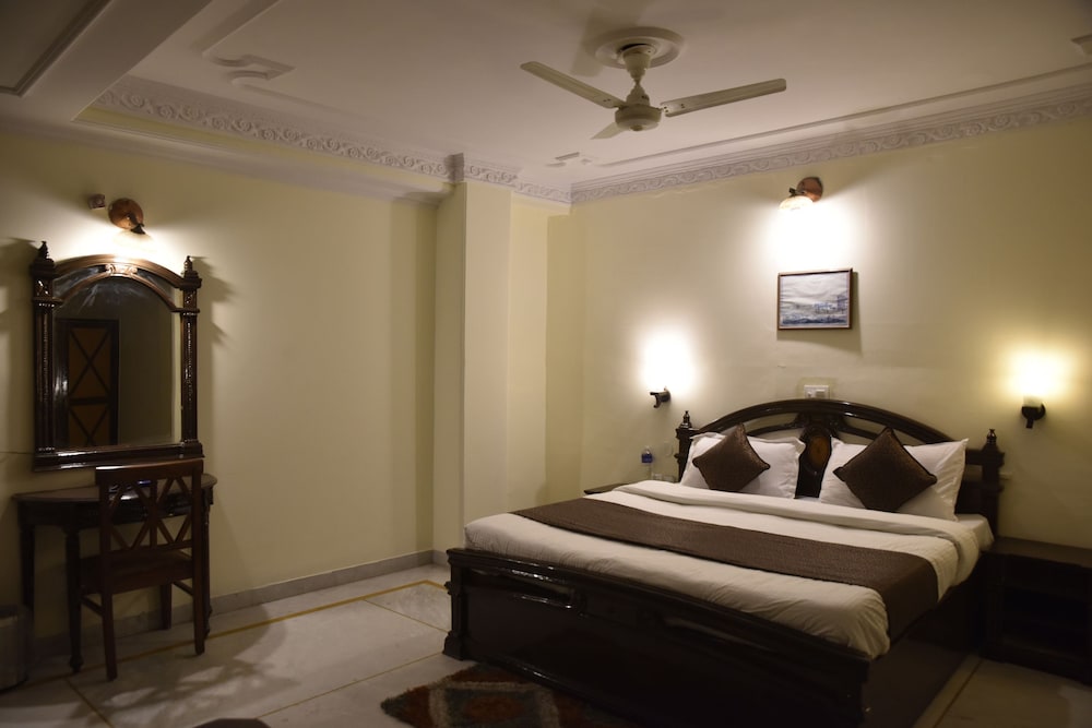 OYO 10432 Hotel Swaran Palace in Chail, India