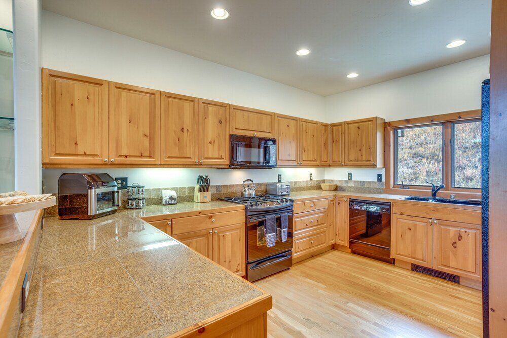 1 Mi to Beaver Creek Resort Townhome with Hot Tub - photo 15