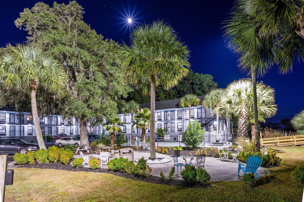 Creekside Lands Inn - photo 32