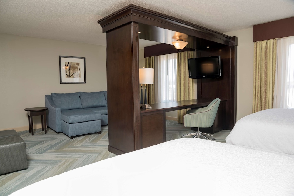 Hampton Inn Detroit Roseville - photo 16