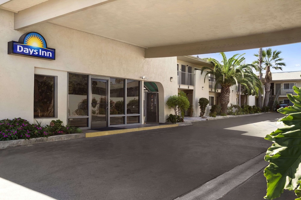 Days Inn by Wyndham Oceanside - photo 35