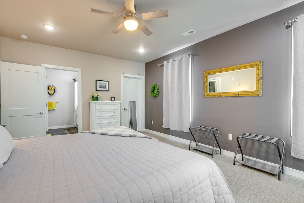 Modern South Pier Condo on Sheboygan River — 4-Star Luxury Hotel in Sheboygan, United States
