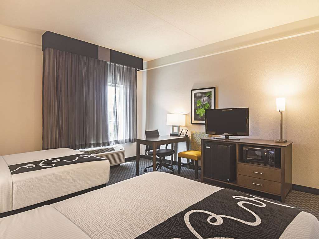 La Quinta Inn & Suites by Wyndham Oklahoma City NW Expwy - photo 25