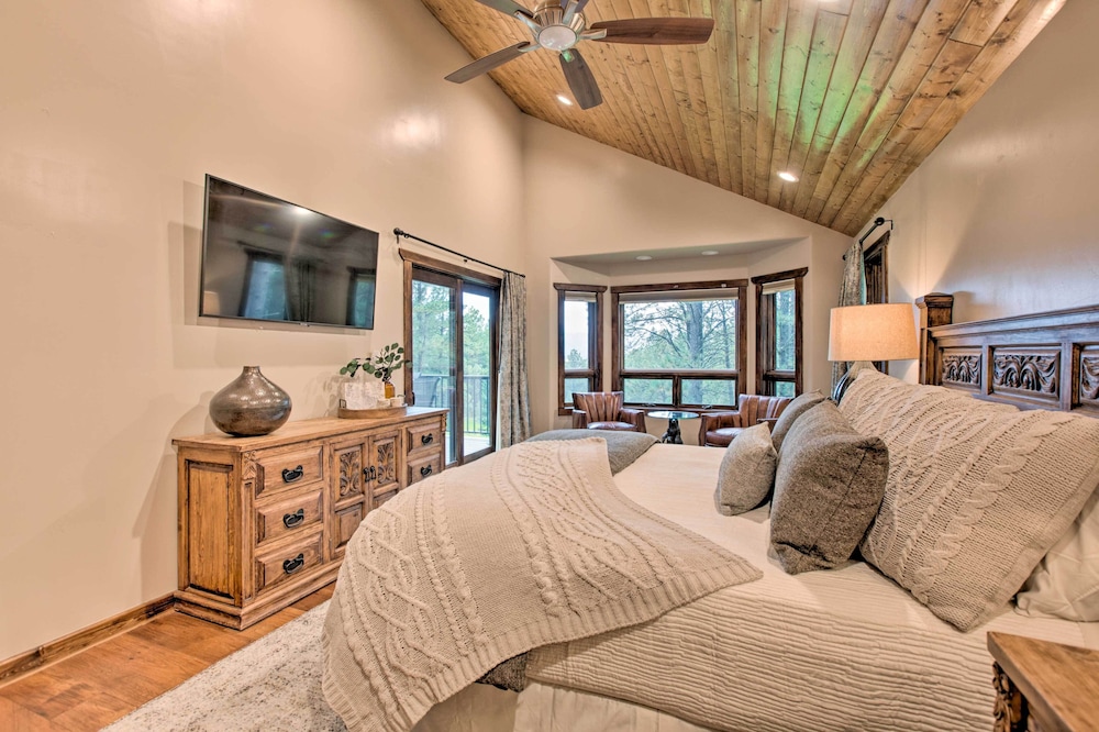 Blue Spruce Cabin with Hot Tub And Resort Amenities - photo 4