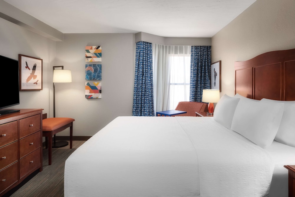 Hampton Inn & Suites El Paso Airport - photo 12