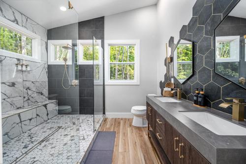 NEW Beehive Tree House Retreat — 4-Star Luxury Hotel in Pittsboro, United States