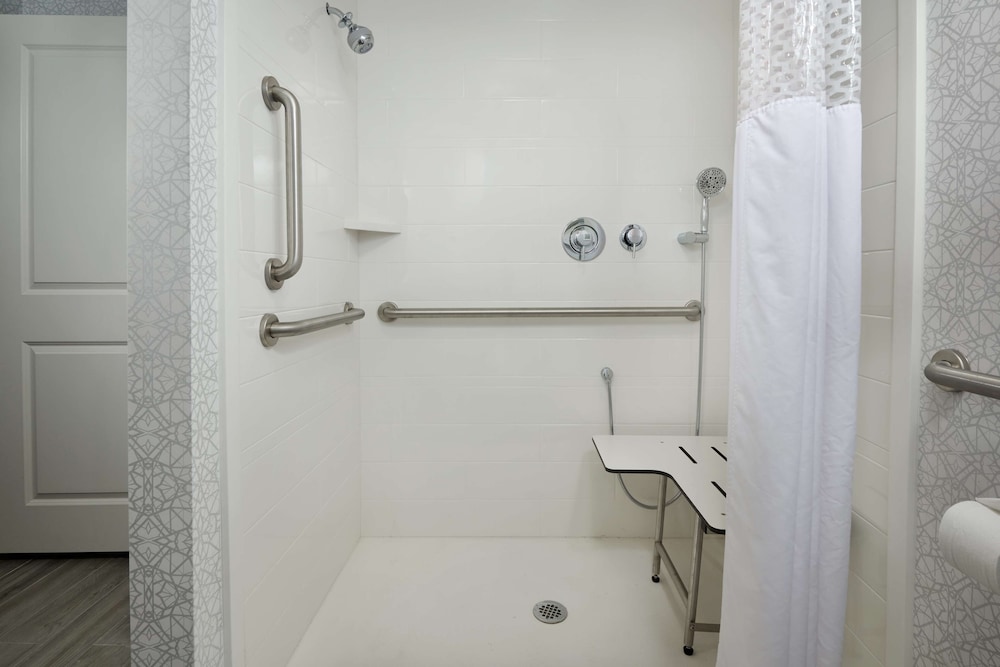 Hampton Inn Fairfax City - photo 34